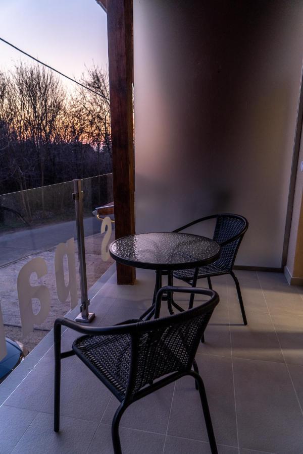 Rozsa Etterem & Panzio Bed & Breakfast Pecs Exterior photo