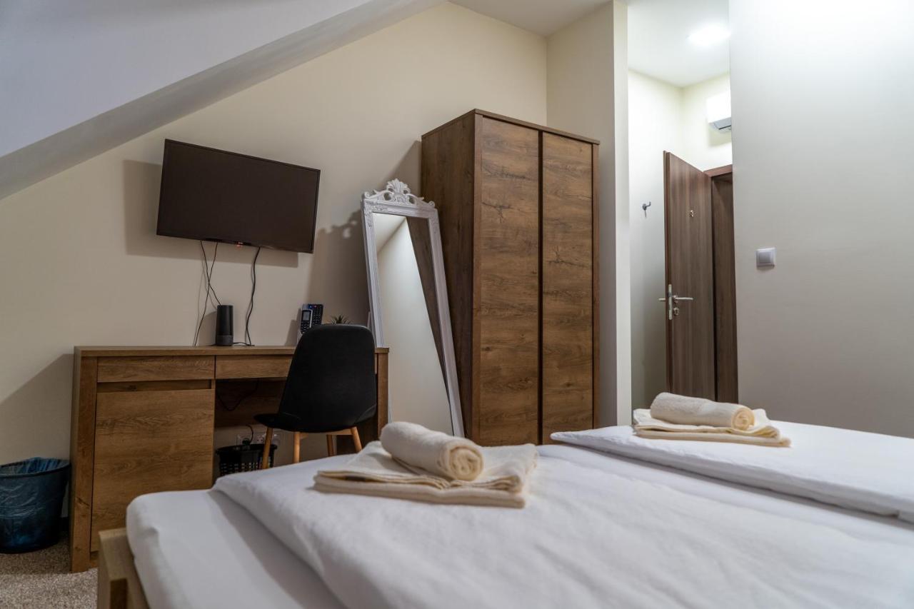 Rozsa Etterem & Panzio Bed & Breakfast Pecs Exterior photo